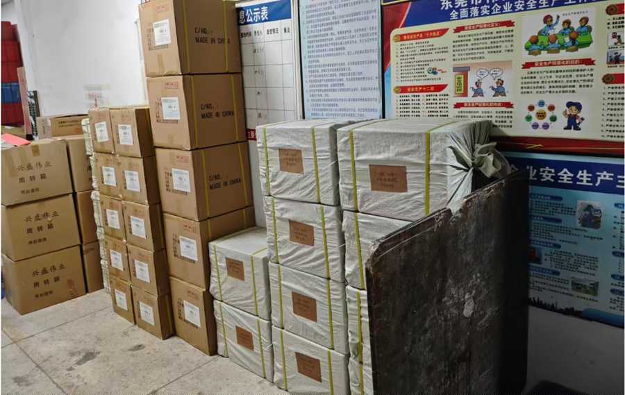 Pedidos em expansão! Dongguan Yijiaxin Gift Manufacturing inicia remessa a granel de séries de garrafas de areia movediça